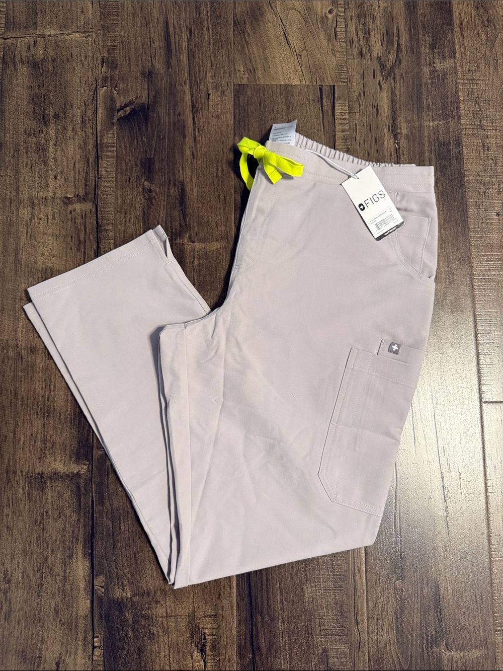 NWT Figs Lavender Women’s Jogger Scrub Pants with Neon Yellow Drawstring